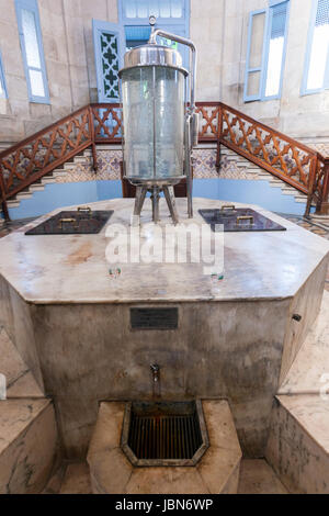 All'interno delle acque sorgive di Aguas de Cabreiroa, Verin, Galizia, Spagna Foto Stock