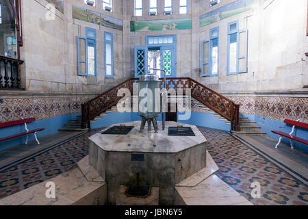 All'interno delle acque sorgive di Aguas de Cabreiroa, Verin, Galizia, Spagna Foto Stock