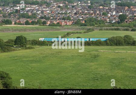 Alloggiamento locale come si vede dal villaggio di Caerleon vicino la città di Newport South Wales GB UK 2016 Foto Stock