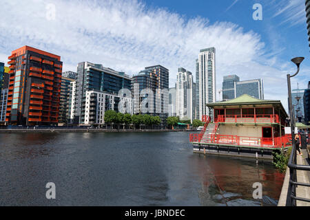 La Lotus cinese ristorante galleggiante, Millwall Inner Dock, Londra, Regno Unito Foto Stock