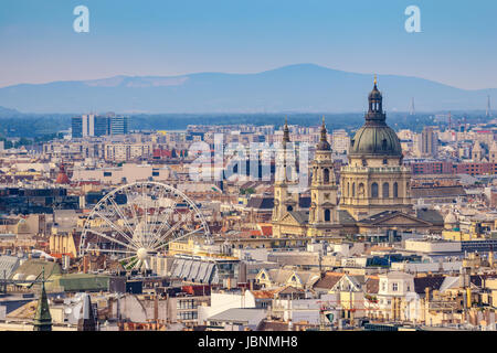 La Basilica di Santo Stefano e Budapest City skyline, Budapest, Ungheria Foto Stock