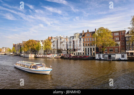 Amsterdam city skyline di canal waterfront, Amsterdam, Paesi Bassi Foto Stock