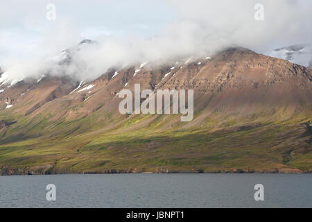 Akureyri, Islanda, che mostra paesaggi geologici Foto Stock