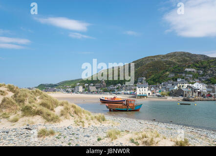 La famosa località balneare di Barmouth sulla costa del Galles. Foto Stock