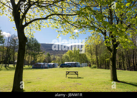 Campeggio a Crowden nel Peak District, North Derbyshire, Inghilterra. Foto Stock