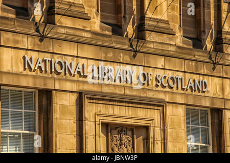 Segno di ingresso della Biblioteca Nazionale di Scozia a Edimburgo, Regno Unito Foto Stock