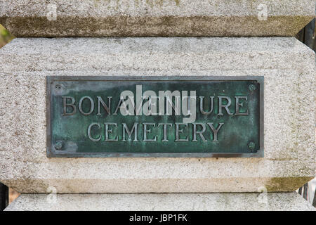 Segno di ingresso nello storico cimitero Bonaventura a Savannah, Georgia. Il cimitero pubblico è famoso per essere protagonista del libro e del film 'Midnight Foto Stock