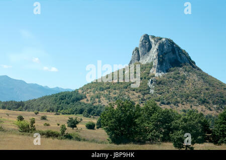 Estate paesaggio croato di un gigante di roccia Foto Stock