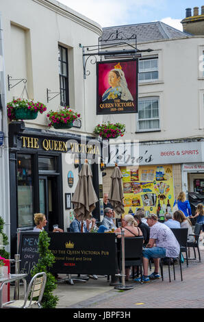 La regina Victoria pub su Peascod Street in Windsor, Berkshire, Regno Unito. Foto Stock