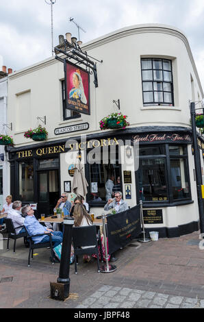 La regina Victoria pub su Peascod Street in Windsor, Berkshire, Regno Unito. Foto Stock