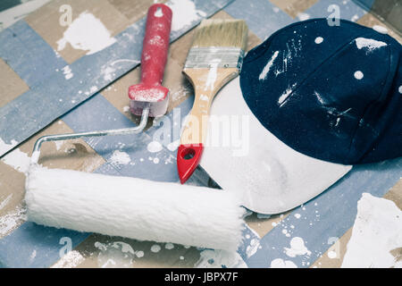 Primo piano di strumenti di pittura e il cappuccio. Foto Stock