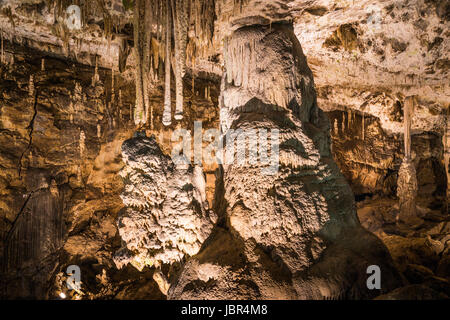 Dettagli entro una grotta Punkevni nel Carso Moravo, Repubblica Ceca Foto Stock