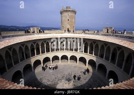 Das Castell de Bellver in der Hauptstadt Palma de Mallorca auf der Insel Mallorca im Mittelmeer in Spanien. Foto Stock