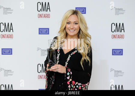 London, Canada. 11 Giugno, 2017. London, Ontario. 11 giugno 2017. 2017 CMA Ontario (Country Music Association Ontario) la premiazione. Nella foto, Meghan Patrick. Credito: EXImages/Alamy Live News Foto Stock