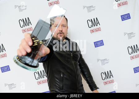 London, Canada. 11 Giugno, 2017. London, Ontario. 11 giugno 2017. 2017 CMA Ontario (Country Music Association Ontario) la premiazione. Nella foto, Deric Ruttan. Credito: EXImages/Alamy Live News Foto Stock