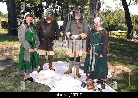 Periodi più Beach, CA, Stati Uniti d'America. 11 Giugno, 2017. L'annuale Fiera irlandese e Music Festival che si tiene a El Dorado Park a Long Beach, CA. Musica irlandese, cibo, danza. Reenactments eventi storici basati sulla storia irlandese. Tradizionale artisti musicali eseguite iconica arrangiamenti musicali lungo con Irish racconto. Credito: Dave Safley/ZUMA filo/Alamy Live News Foto Stock