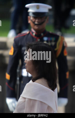 Manila, Filippine. 12 Giugno, 2017. Philippine Vice Presidente Leni ROBREDO: risultati nei (anteriore) partecipa alla celebrazione del 119indipendenza filippina giorno al Luneta Park di Manila, Filippine, 12 giugno 2017. Le Filippine hanno celebrato il 119° anniversario della proclamazione di indipendenza dalla dominazione spagnola. Credito: Rouelle Umali/Xinhua/Alamy Live News Foto Stock