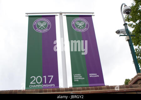 Londra REGNO UNITO. Il 12 giugno 2017. Con 3 settimane fino all'inizio del 2017 Wimbledon Tennis campionati, un rotolo di onore è visualizzata al di fuori delle porte del AELTC con i nomi del 2016 Signori e Signore Singles champions, Andy Murray e Serena Williams Credito: amer ghazzal/Alamy Live News Foto Stock