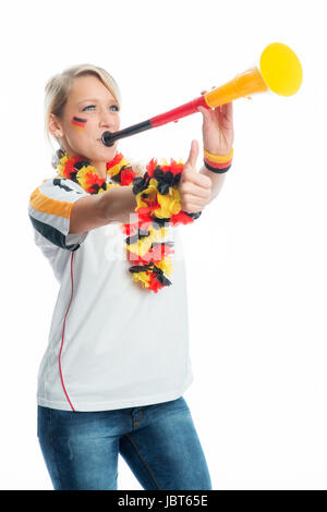 Blonde appassionato di calcio con vuvuzela Foto Stock