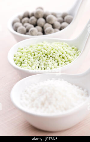 Perle di tapioca con calce. bolla bianca ingredienti tè Foto Stock