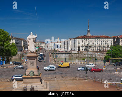 Torino, Italia - 20 giugno 2014: La Piazza Vittorio Emanuele II Square a Torino Italia Foto Stock