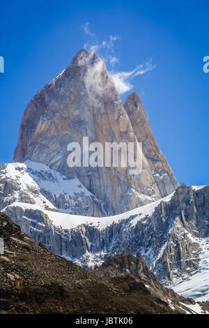 Stordimento e imponente Monte Fitz Roy vicino a El Chalten in Patagonia, Argentina Foto Stock