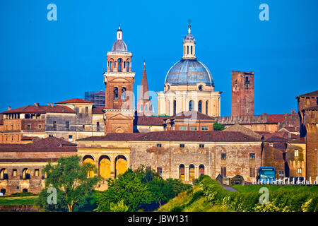 Città di Mantova vista sullo skyline, capitale europea della cultura e del patrimonio mondiale dell'UNESCO, la regione Lombardia di Italia Foto Stock