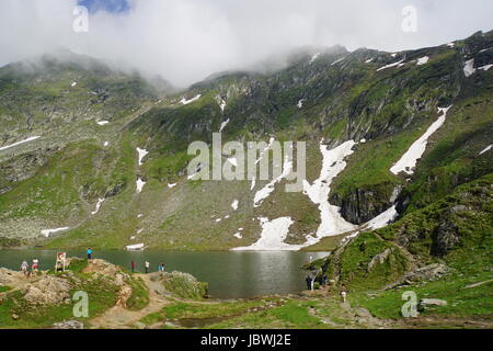 Balea Lac Chalet su ghiacciaio Balea Lago accanto alla strada Transfagarasan in montagna Fagaras, Romania Foto Stock