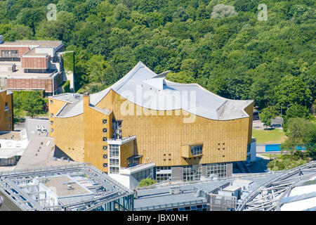 Berlino, Germania - 9 giugno 2017: vista aerea sul Berliner Philharmonie, una sala da concerto a Berlino, Germania. Foto Stock