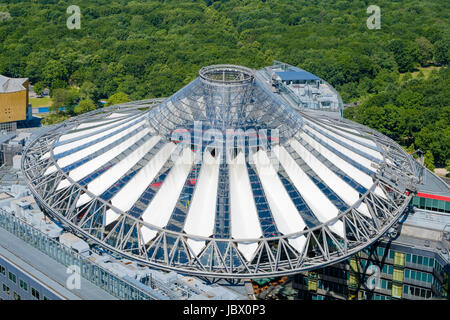 Berlino, Germania - 9 giugno 2017: Tetto del Sony Center di Potsdamer Platz a Berlino, Germania. Foto Stock