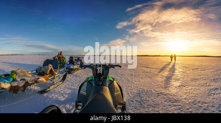 Motoslitte, Kangos, Lapponia, Svezia. Foto Stock