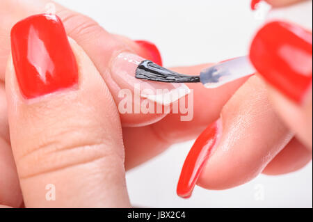 Unghie Manicure verniciatura trasparente Foto Stock