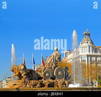 Madrid, Spagna. Plaza de Cibeles. Fuente de La Diosa Cibeles / Fontana di Cibele (18thC) Foto Stock