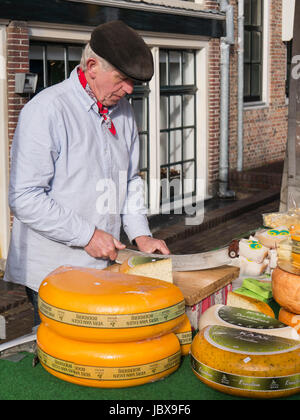 Kaasmarkt -Käsemarkt di Alkmaar, Provinz Nordholland, Niederlande Kaasmarkt-Cheese mercato di Alkmaar, provincia Olanda Settentrionale, Paesi Bassi Foto Stock