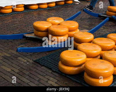 Kaasmarkt -Käsemarkt di Alkmaar, Provinz Nordholland, Niederlande Kaasmarkt-Cheese mercato di Alkmaar, provincia Olanda Settentrionale, Paesi Bassi Foto Stock