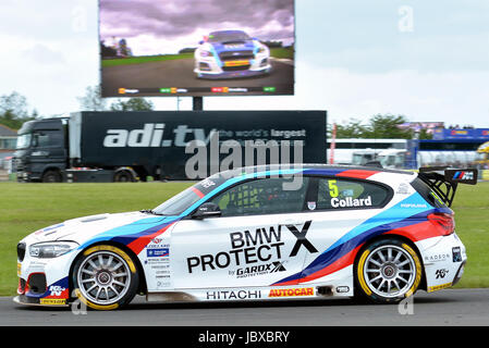 Dunlop MSA British Touring Car Championship, Robert Collard No5 alla guida della sua BMW 125i M, Team BMW, Croft Circuit Darlington, domenica 11 giugno 2017, UK Foto Stock