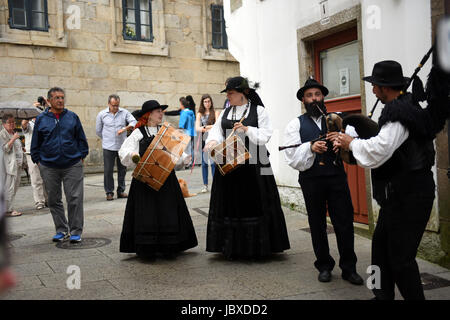 Galiziana tradizionale musicisti folk di eseguire a Santiago de Compostela in Spagna Foto Stock