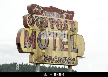 Motel vecchio segno in Mendocino County, California. Foto Stock