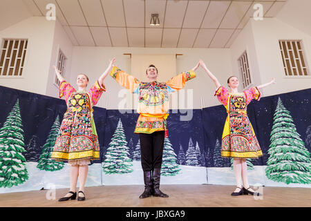 TROY, New York/USA - 25 FEB 2017: spettacolo di danza tradizionale all'annuale Festival Russo Foto Stock