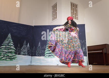 TROY, New York/USA - 25 FEB 2017: spettacolo di danza tradizionale all'annuale Festival Russo Foto Stock