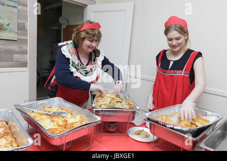 TROY, New York/USA - 25 FEB 2017: tradizionale vecchio paese di cibi a annuale Festival Russo Foto Stock