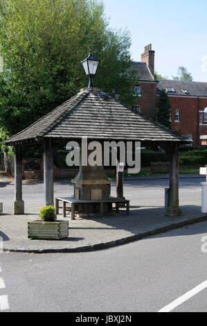 Shelter in piazza. Aspley Guise, Bedfordshire Foto Stock