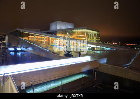 Oslo Opera House brillare di notte la Norvegia Foto Stock