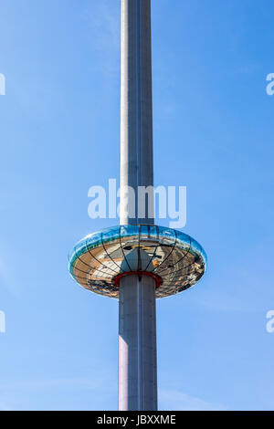 BRIGHTON, Regno Unito - 31 Maggio 2017: l'impressionante British Airways i360 torre di osservazione situato sul lungomare di Brighton nel Sussex, Regno Unito, il 31 maggio 2017. Foto Stock