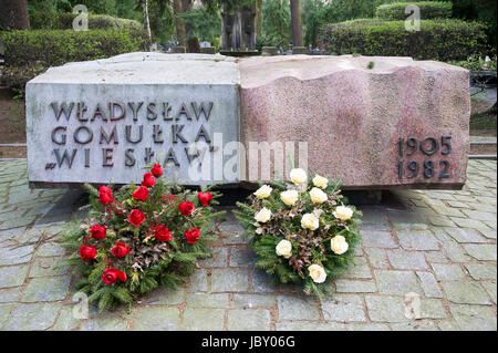 Tomba di Wladyslaw Gomulka, polacco comunista e leader della Repubblica popolare di Polonia. Powazki cimitero militare (Cmentarz Wojskowy na Powazkach) in W Foto Stock