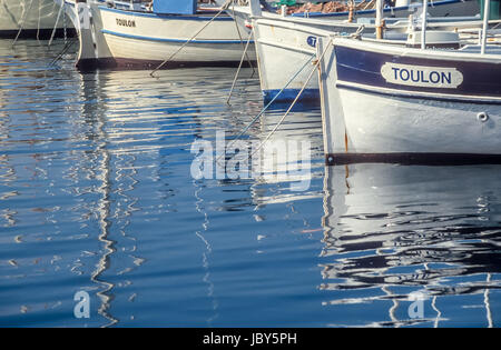 Boote im Hafen von Saint Tropez, Costa Azzurra, Frankreich Foto Stock