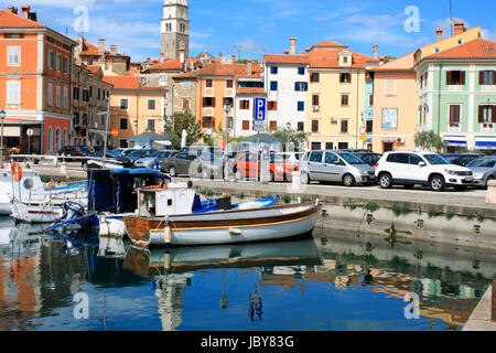 Guardando attraverso la marina in Isola Slovenia Foto Stock