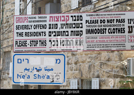 Mea she'arim, la chiesa ortodossa ebraica nel quartiere Jerusaelm, Israele Foto Stock