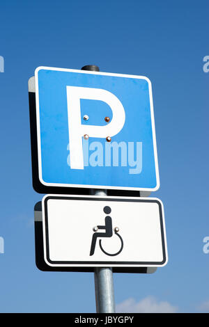 Traffico tedesco segno Parcheggio per disabili Foto Stock