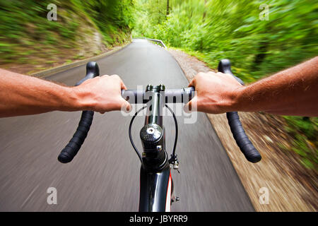 Ciclismo su strada ad angolo ampio riprese di velocità Foto Stock